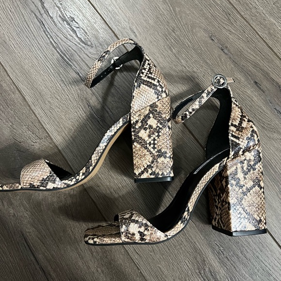 NWT Chelsea & Violet Tara Block Heel - Picture 5 of 8